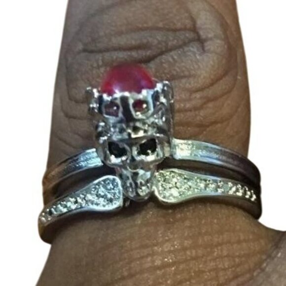 Skull Design White Gold Filled Ring With Red Zircon Stone Size 9 Sliver Tone - Picture 2 of 5